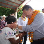 Julio Menchaca recorre comunidades afectadas de la Huasteca hidalguense