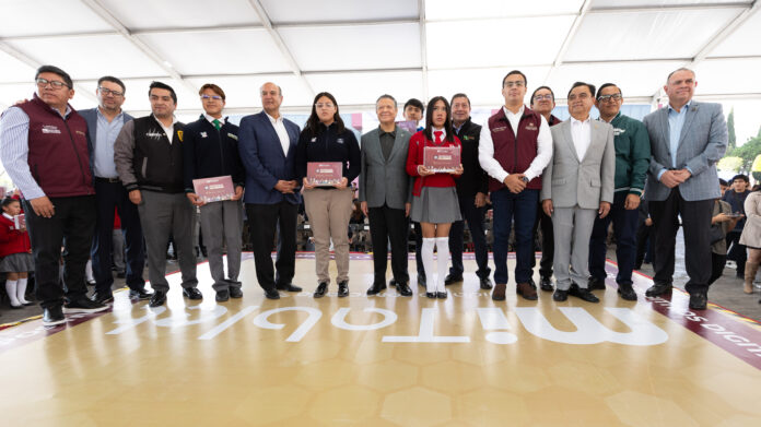 011225_GOBERNADOR_ENTREGA DE TABLETAS-11