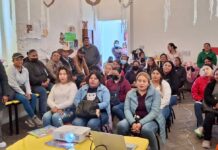 Plática sobre estilos de crianza fortalece la participación de madres y padres de familia en Tepetitlán