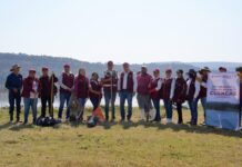 Faena de retiro de lirio en la Presa Requena.