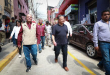 Julio Menchaca supervisa obras en el centro de Pachuca que mejoran la vida cotidiana de las familias