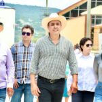 Cristhian Martínez atiende zonas rezagadas con agua, luz y pavimento