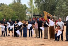 Cristhian Martínez da arranque a la construcción de las canchas de tenis en la Unidad Deportiva