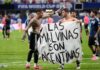 La manta que dividió al mundo: la historia detrás del mensaje «Las Malvinas son argentinas»