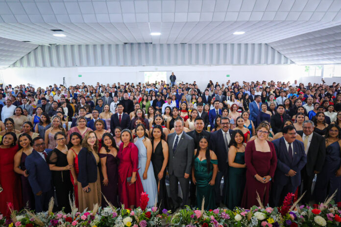 Egresan 150 estudiantes de la Escuela Normal Valle del Mezquital (2)