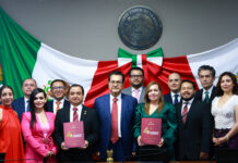 Guillermo Olivares entrega al Congreso del Estado la glosa del Cuarto Informe de Gobierno