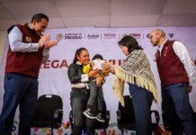 Edda Vite entrega aparatos auditivos y sillas de ruedas en apoyo a 13 municipios de Hidalgo